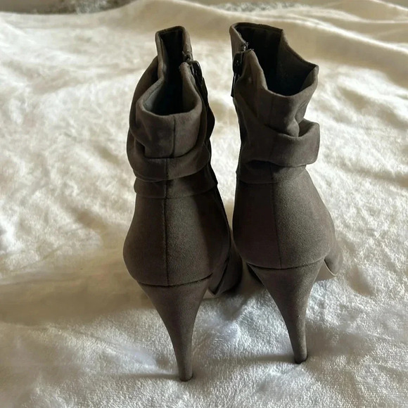 EUC JustFab Alyssa Slouchy Stiletto Bootie - Faux Suede -Dark Grey - Size 7.5 - Picture 5 of 8